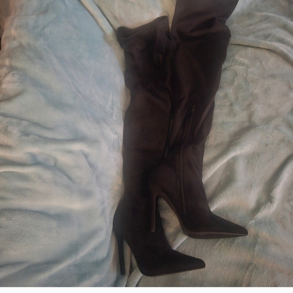 Liliana Elegant Black Over-the-Knee Boots - Picture 2 of 8